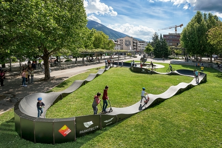 Image média: Installation d'une piste de Pumptrack à Ouchy.